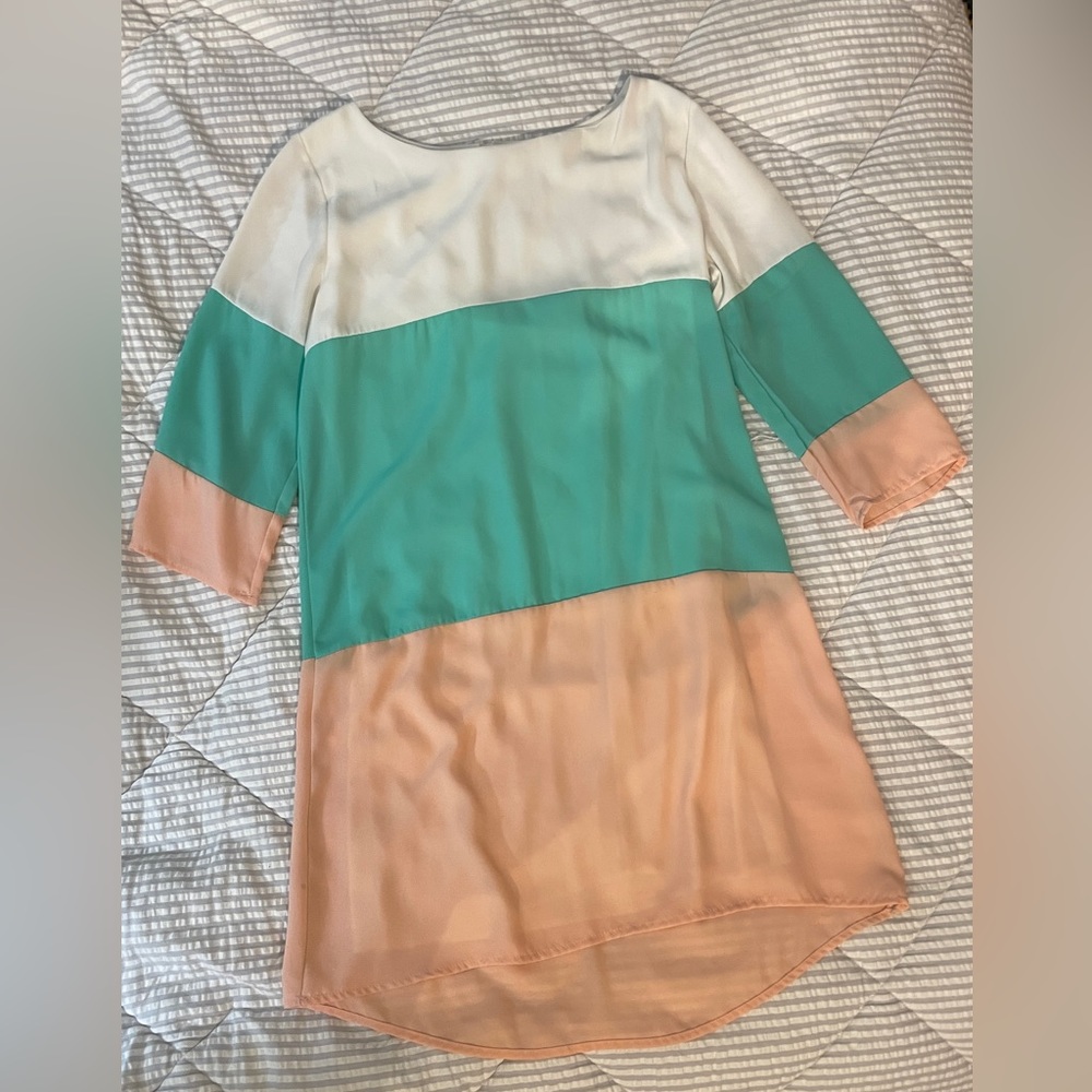 Lulu’s size small, color block, 3/4 sleeve, mini dress. Leah and teal and white